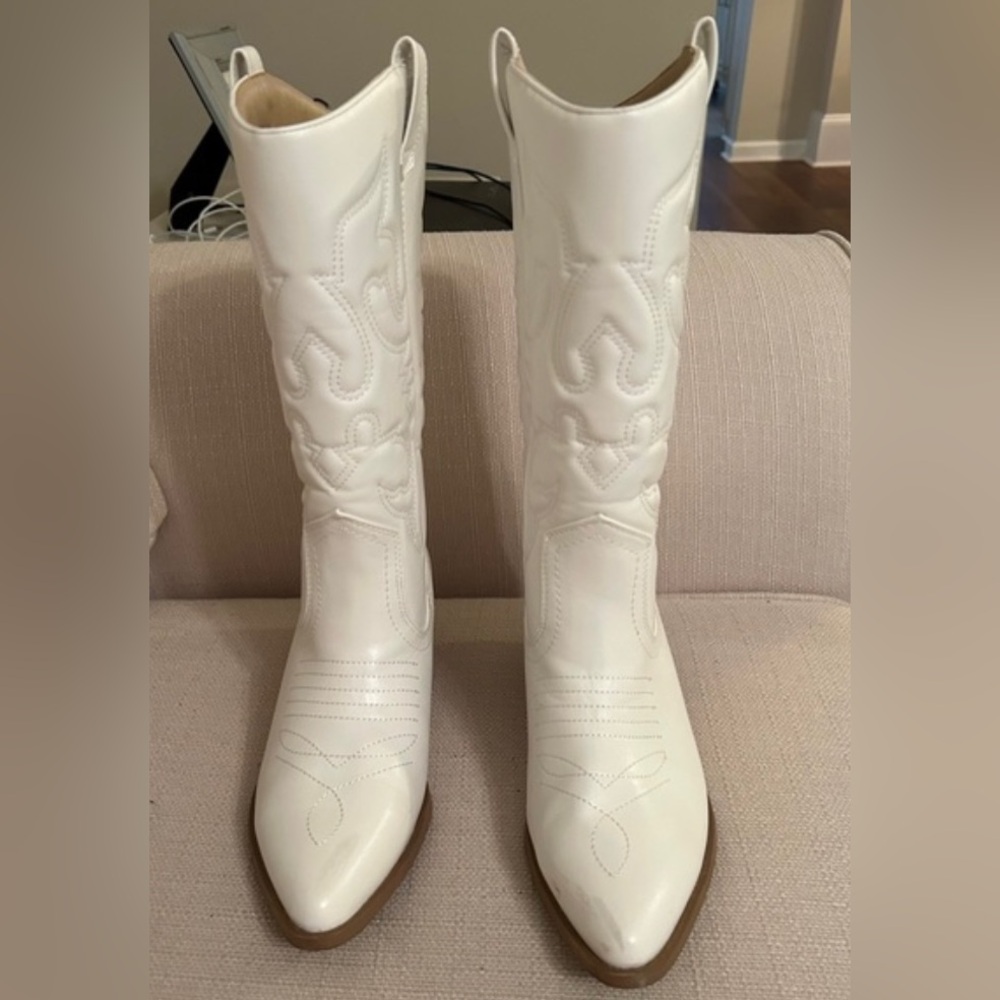 Soda Reno Women Western Cowboy Pointed Toe Knee High Pull On Tabs Boots. White.